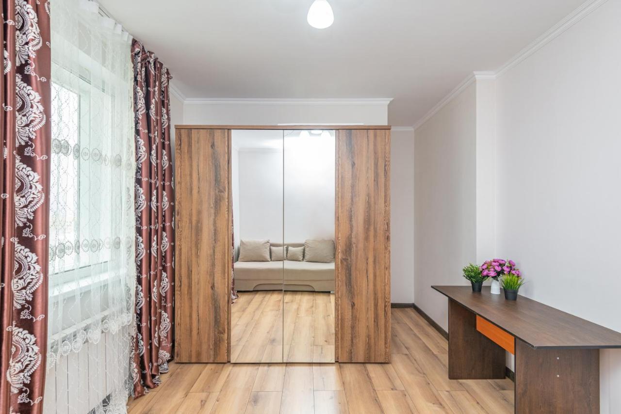 Жк Sauran Towers Comfort Asztana Kültér fotó