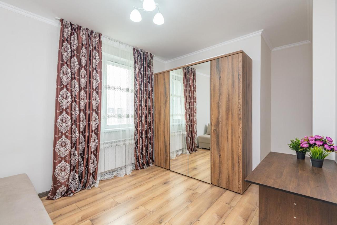 Жк Sauran Towers Comfort Asztana Kültér fotó