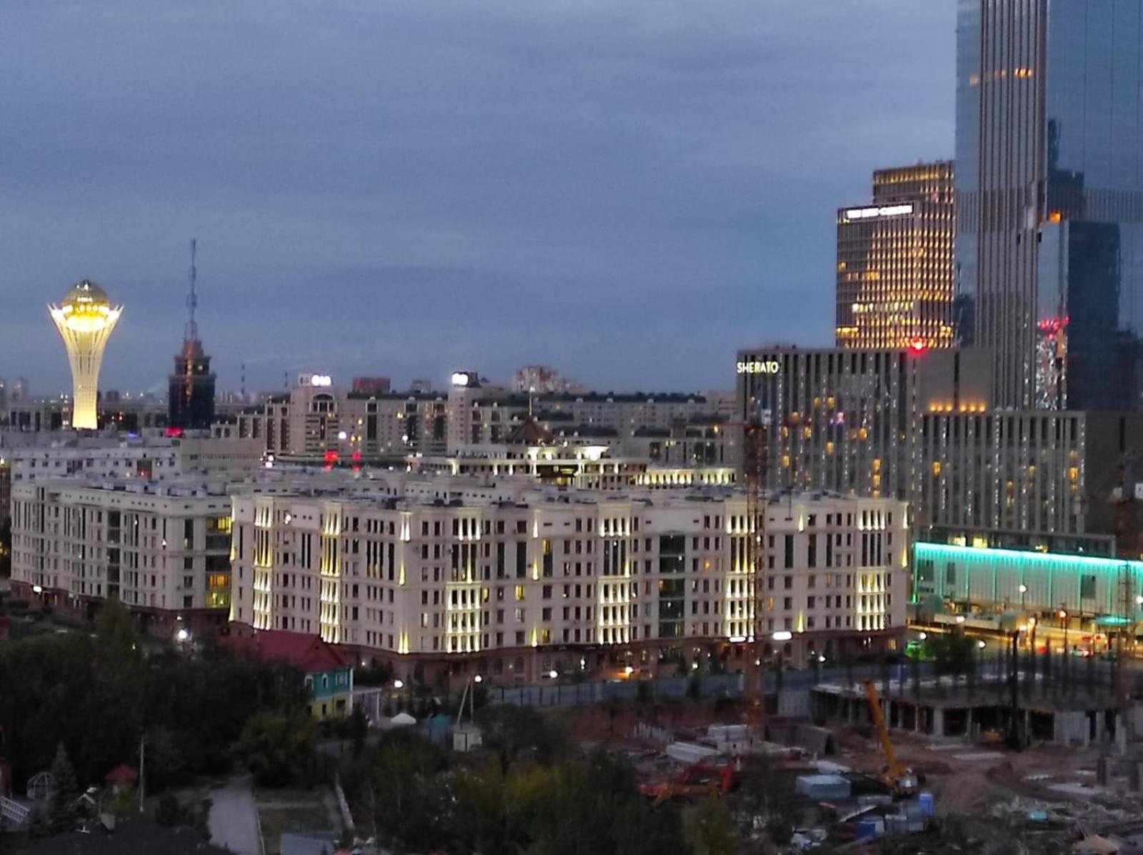 Жк Sauran Towers Comfort Asztana Kültér fotó